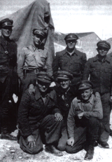 Heinz Priess (zweiter von links, stehend) mit weiteren Angehörigen der Internationalen Brigaden in Spanien