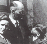 Pfarrer Werner Sylten mit seinen Söhnen Walter und Reinhard
